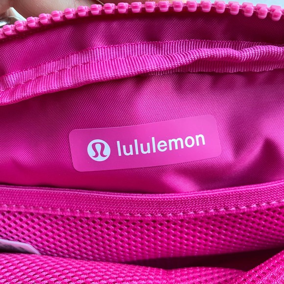 NWT Lululemon Everywhere Belt Bag 1L Sonic Pink Fall Limited Color BarbieCore - Picture 10 of 11